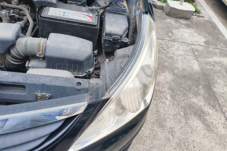 Used Hyundai Verna (older generation) 2010 Sedan 1.4L Manual Comfort GS Engine Bay Left