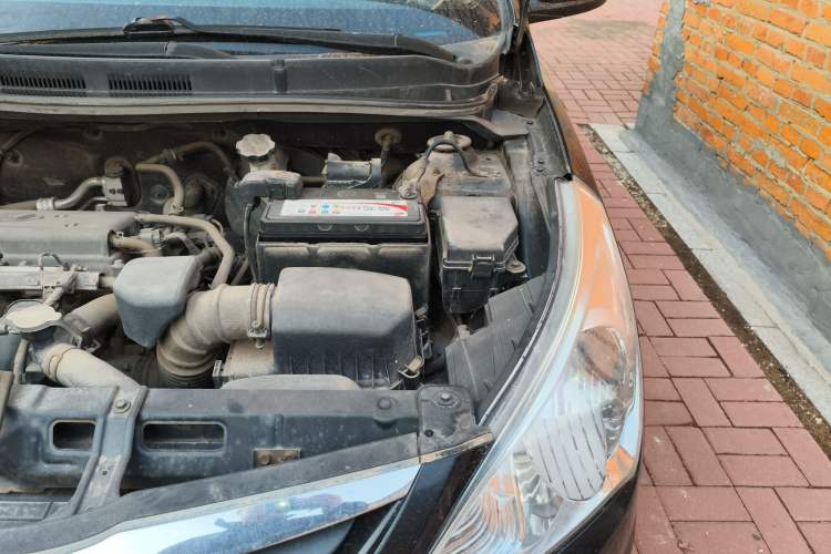 Used Hyundai Verna (older generation) 2010 Sedan 1.4L Manual Standard GL Model Engine Bay Left