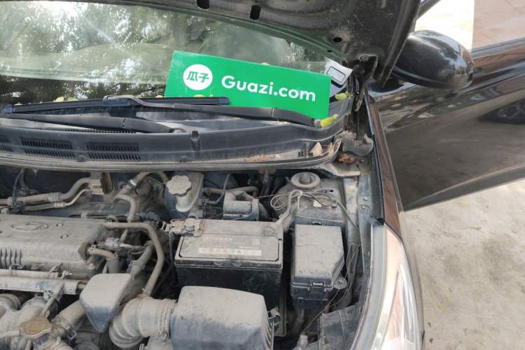 Used Hyundai Verna (older generation) 2010 Sedan 1.4L Manual Standard GL Model Engine Bay Left