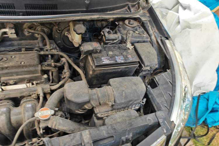 Used Hyundai Verna (older generation) 2010 Sedan 1.4L Manual Comfort GS Engine Bay Left