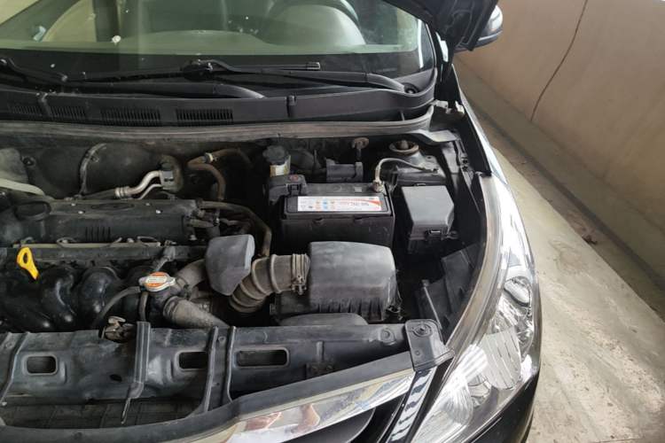 Used Hyundai Verna (older generation) 2010 Sedan 1.4L Manual Comfort GS Engine Bay Left