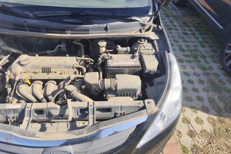 Used Hyundai Verna (older generation) 2010 Sedan 1.4L Manual Comfort GS Engine Bay Left