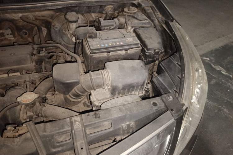 Used Hyundai Verna (older generation) 2010 Sedan 1.4L Manual Comfort GS Engine Bay Left
