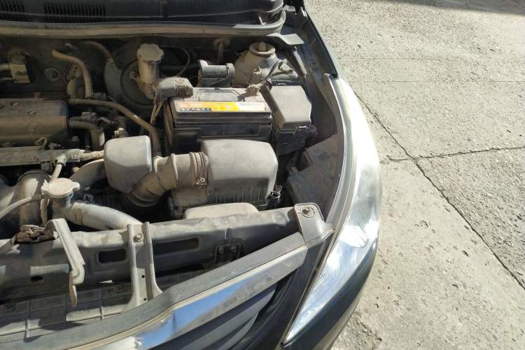 Used Hyundai Verna (older generation) 2010 Sedan 1.4L Manual Comfort GS Engine Bay Left