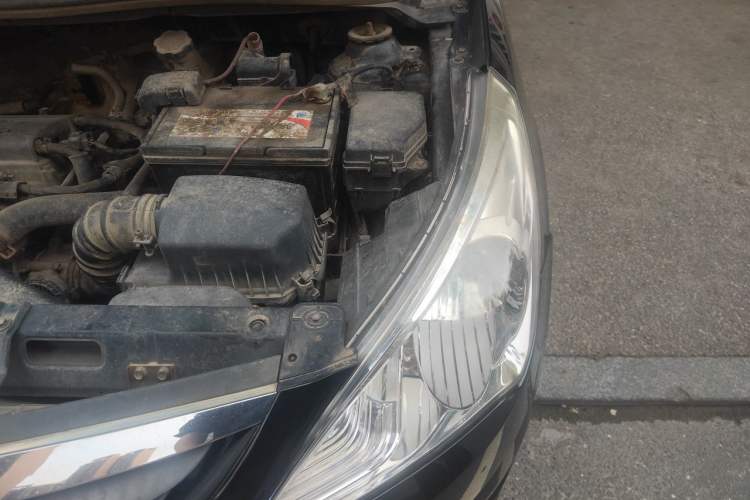 Used Hyundai Verna (older generation) 2010 Sedan 1.4L Manual Comfort GS Engine Bay Left