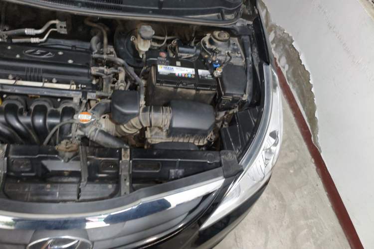 Used Hyundai Verna (older generation) 2010 Sedan 1.4L Manual Comfort GS Engine Bay Left