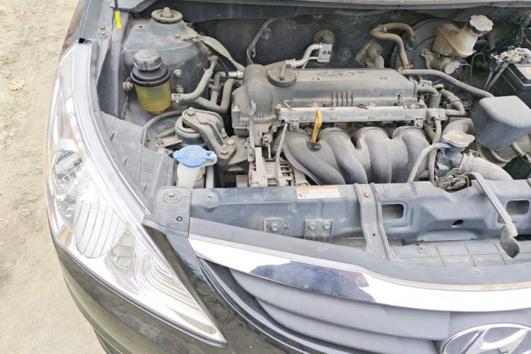 Used Hyundai Verna (older generation) 2010 Sedan 1.4L Manual Comfort GS Engine Bay Right