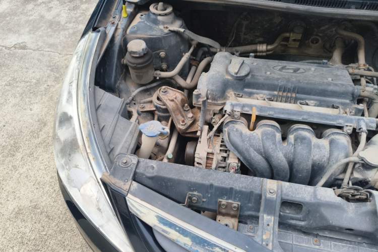 Used Hyundai Verna (older generation) 2010 Sedan 1.4L Manual Comfort GS Engine Bay Right