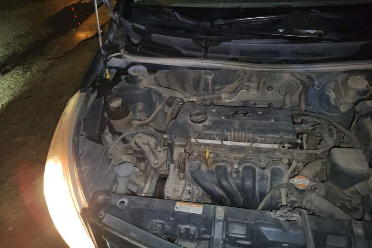 Used Hyundai Verna (older generation) 2010 Sedan 1.4L Manual Comfort GS Engine Bay Right