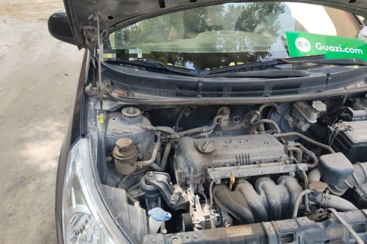 Used Hyundai Verna (older generation) 2010 Sedan 1.4L Manual Standard GL Model Engine Bay Right