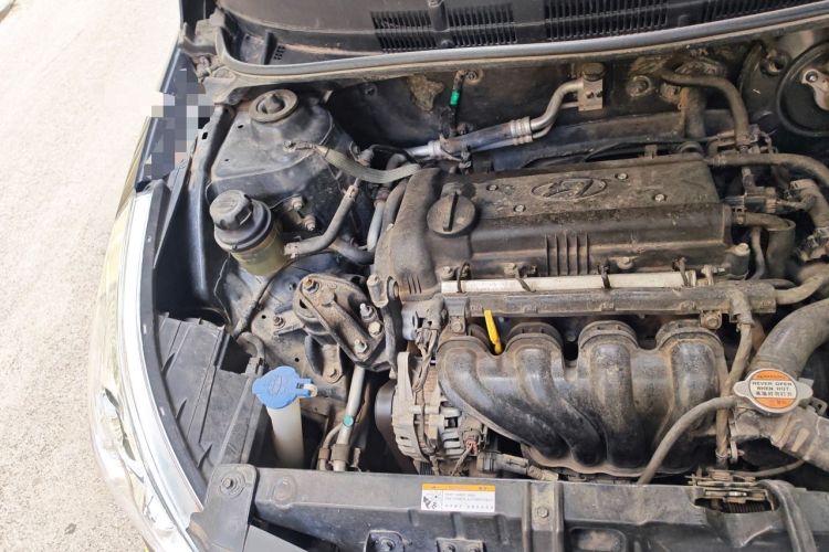Used Hyundai Verna (older generation) 2010 Sedan 1.4L Manual Comfort GS Engine Bay Right