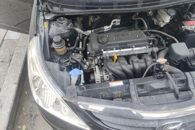 Used Hyundai Verna (older generation) 2010 Sedan 1.4L Manual Comfort GS Engine Bay Right