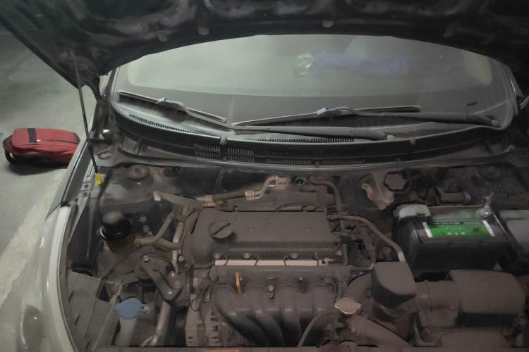 Used Hyundai Verna (older generation) 2010 Sedan 1.4L Manual Comfort GS Engine Bay Right
