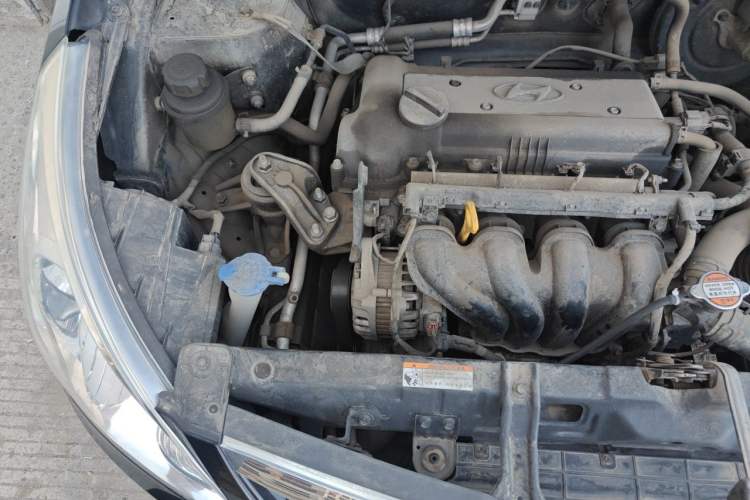 Used Hyundai Verna (older generation) 2010 Sedan 1.4L Manual Comfort GS Engine Bay Right