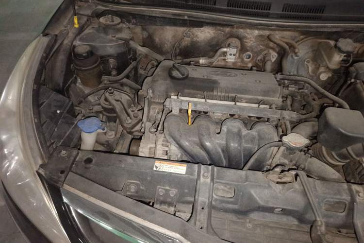 Used Hyundai Verna (older generation) 2010 Sedan 1.4L Manual Comfort GS Engine Bay Right