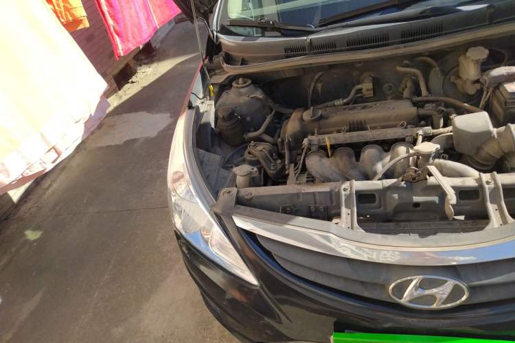 Used Hyundai Verna (older generation) 2010 Sedan 1.4L Manual Comfort GS Engine Bay Right