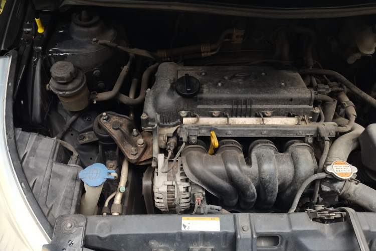 Used Hyundai Verna (older generation) 2010 Sedan 1.4L Manual Comfort GS Engine Bay Right