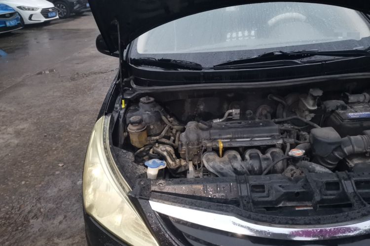 Used Hyundai Verna (older generation) 2010 Sedan 1.4L Manual Comfort GS Engine Bay Right