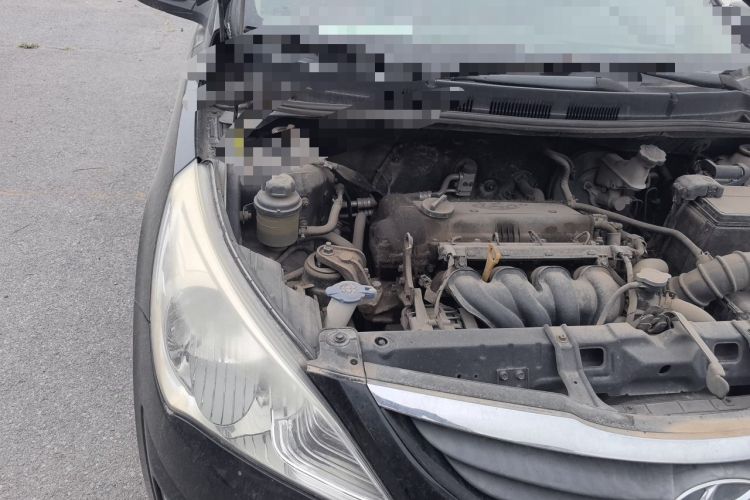 Used Hyundai Verna (older generation) 2010 Sedan 1.4L Manual Comfort GS Engine Bay Right