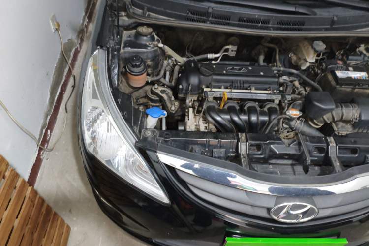 Used Hyundai Verna (older generation) 2010 Sedan 1.4L Manual Comfort GS Engine Bay Right