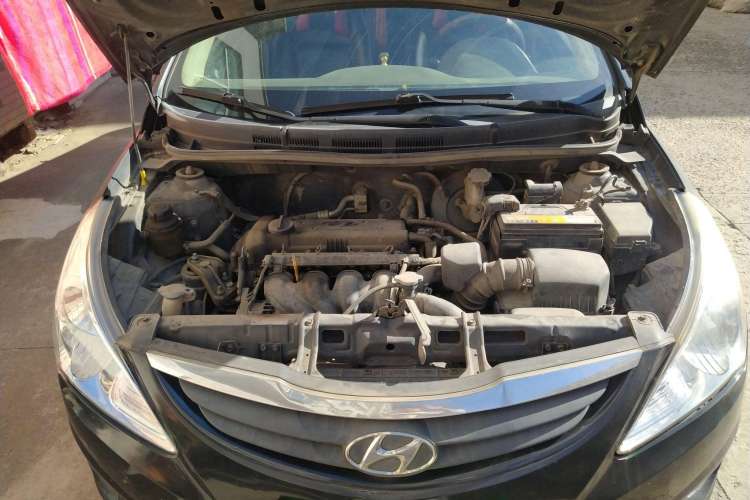 Used Hyundai Verna (older generation) 2010 Sedan 1.4L Manual Comfort GS Engine Bay