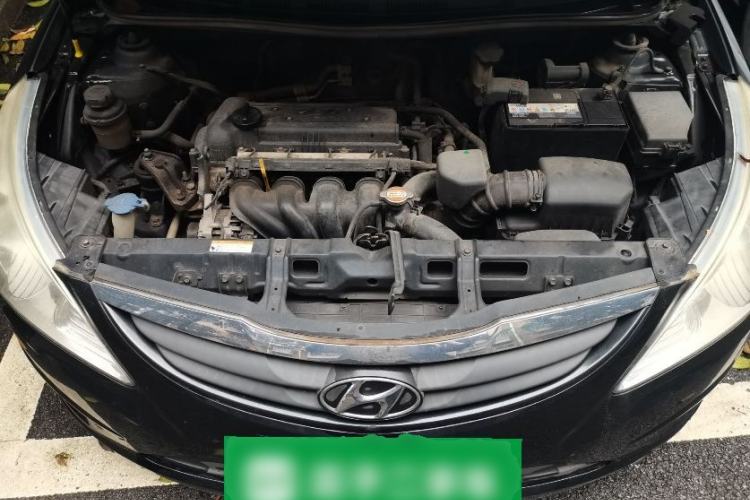 Used Hyundai Verna (older generation) 2010 Sedan 1.4L Manual Comfort GS Engine Bay