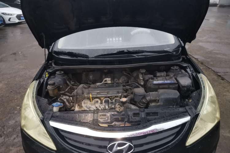 Used Hyundai Verna (older generation) 2010 Sedan 1.4L Manual Comfort GS Engine Bay