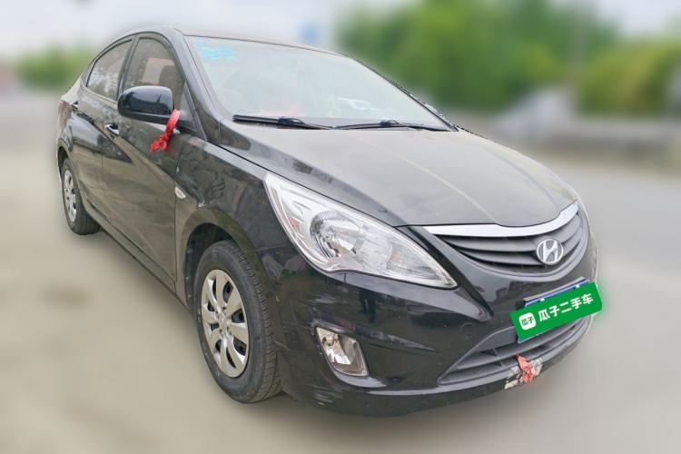 Used Hyundai Verna (older generation) 2010 Sedan 1.4L Manual Comfort GS Front Right 45 Deg