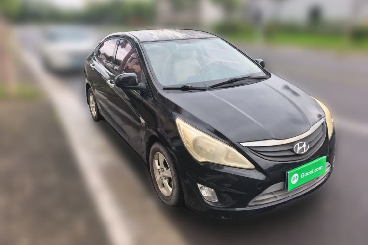 Used Hyundai Verna (older generation) 2010 Sedan 1.4L Manual Comfort GS Front Right 45 Deg