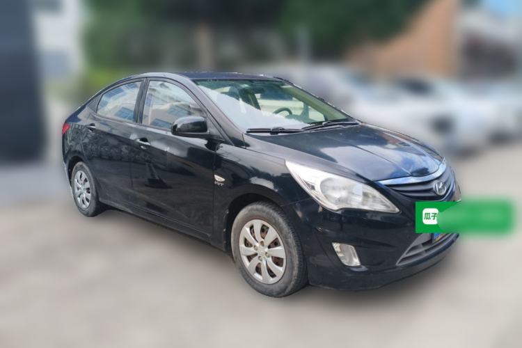 Used Hyundai Verna (older generation) 2010 Sedan 1.4L Manual Comfort GS Front Right 45 Deg