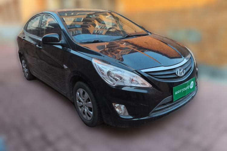 Used Hyundai Verna (older generation) 2010 Sedan 1.4L Manual Standard GL Model Front Right 45 Deg