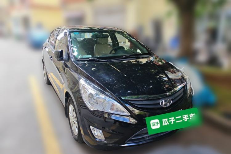 Used Hyundai Verna (older generation) 2010 Sedan 1.4L Manual Comfort GS Front Right 45 Deg