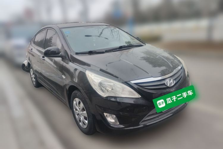 Used Hyundai Verna (older generation) 2010 Sedan 1.4L Manual Comfort GS Front Right 45 Deg