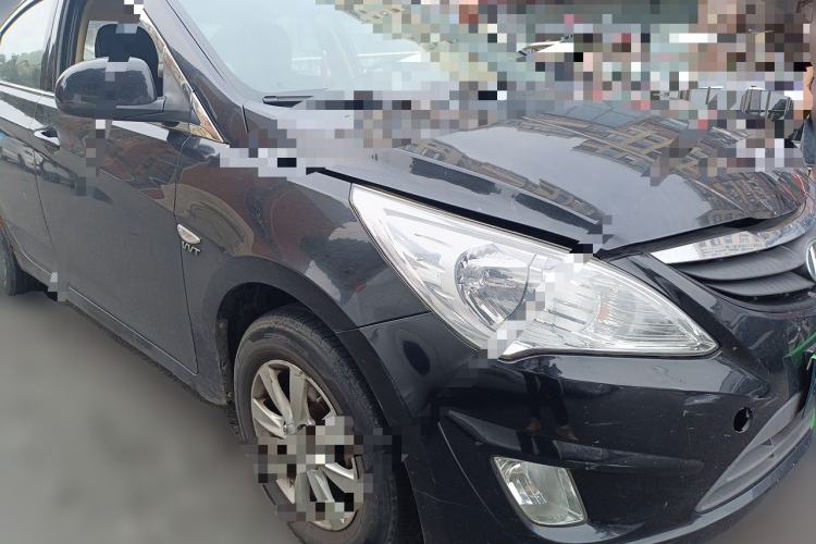 Used Hyundai Verna (older generation) 2010 Sedan 1.4L Manual Comfort GS Front Right 45 Deg