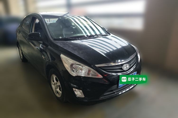Used Hyundai Verna (older generation) 2010 Sedan 1.4L Manual Comfort GS Front Right 45 Deg