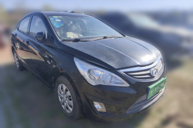 Used Hyundai Verna (older generation) 2010 Sedan 1.4L Manual Comfort GS Front Right 45 Deg