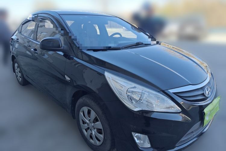 Used Hyundai Verna (older generation) 2010 Sedan 1.4L Manual Comfort GS Front Right 45 Deg