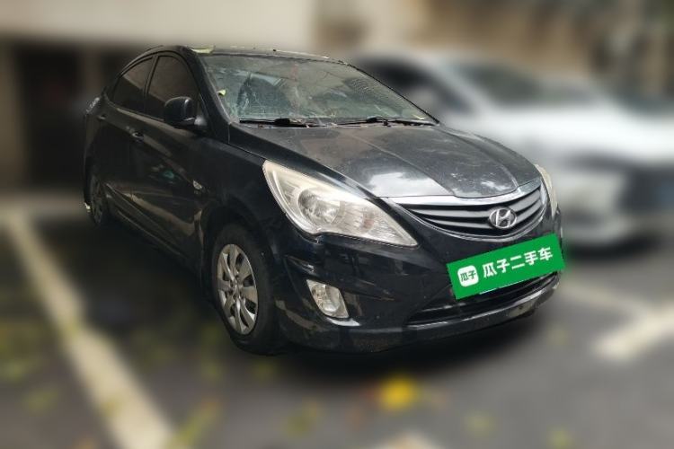 Used Hyundai Verna (older generation) 2010 Sedan 1.4L Manual Comfort GS Front Right 45 Deg