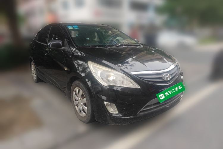 Used Hyundai Verna (older generation) 2010 Sedan 1.4L Manual Comfort GS Front Right 45 Deg
