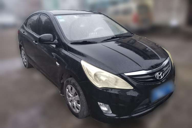 Used Hyundai Verna (older generation) 2010 Sedan 1.4L Manual Comfort GS Front Right 45 Deg