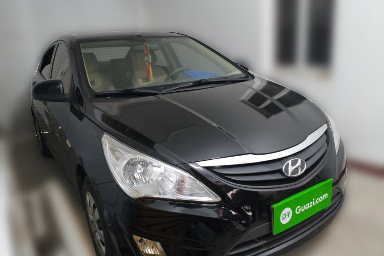 Used Hyundai Verna (older generation) 2010 Sedan 1.4L Manual Comfort GS Front Right 45 Deg