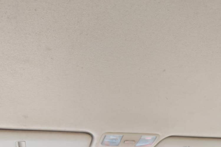 Used Hyundai Verna (older generation) 2010 Sedan 1.4L Manual Comfort GS Headliner