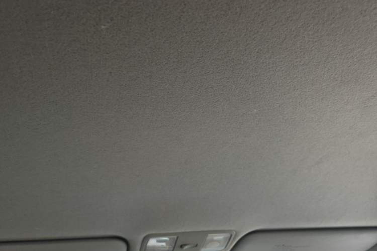 Used Hyundai Verna (older generation) 2010 Sedan 1.4L Manual Comfort GS Headliner
