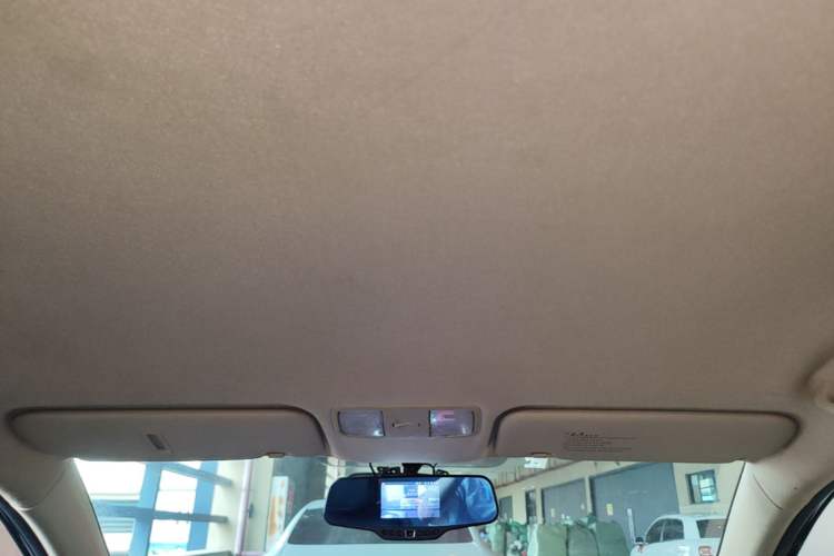 Used Hyundai Verna (older generation) 2010 Sedan 1.4L Manual Comfort GS Headliner