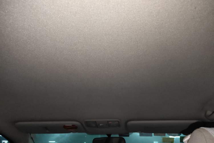 Used Hyundai Verna (older generation) 2010 Sedan 1.4L Manual Comfort GS Headliner