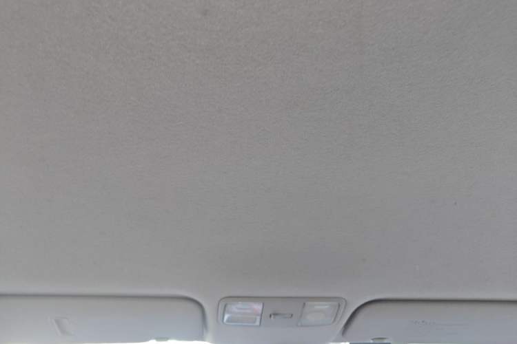 Used Hyundai Verna (older generation) 2010 Sedan 1.4L Manual Comfort GS Headliner