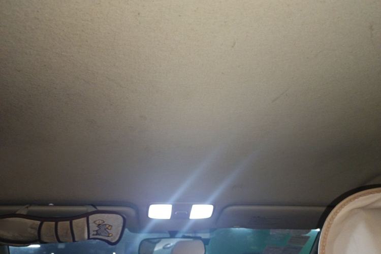 Used Hyundai Verna (older generation) 2010 Sedan 1.4L Manual Comfort GS Headliner