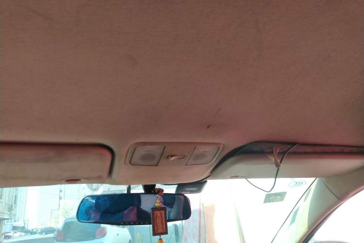 Used Hyundai Verna (older generation) 2010 Sedan 1.4L Manual Comfort GS Headliner