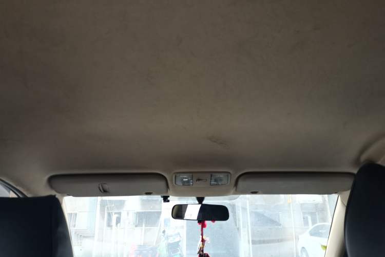 Used Hyundai Verna (older generation) 2010 Sedan 1.4L Manual Comfort GS Headliner