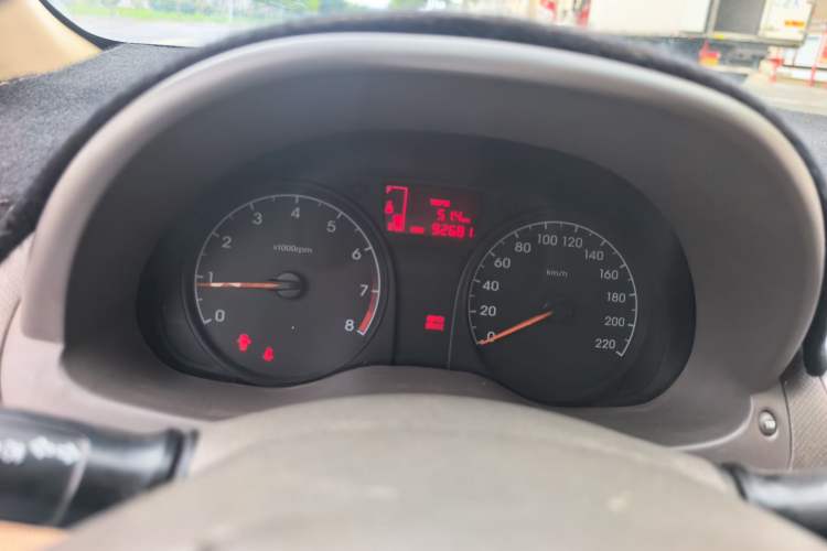 Used Hyundai Verna (older generation) 2010 Sedan 1.4L Manual Comfort GS Instrument Cluster